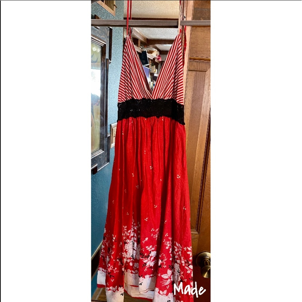 Backless empire waist halter dress w/ lace detail